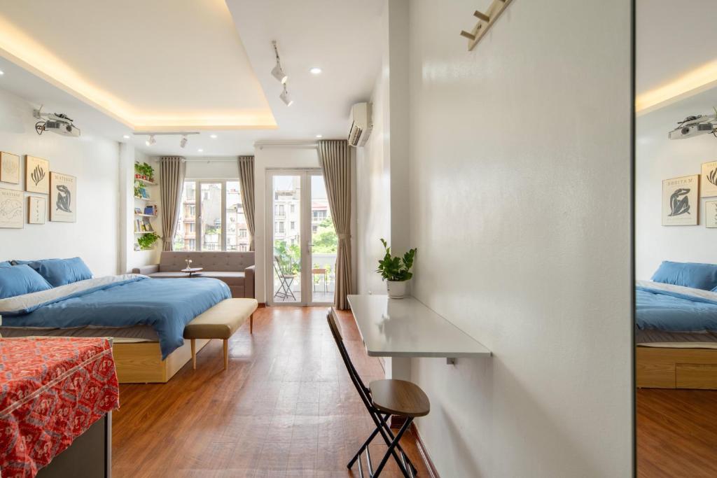Holly's Balcony Bliss Homestay – Hanoi
